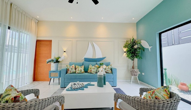 Sea Renity: Luxe Villa, Pool, 4 Min Drive to Beach