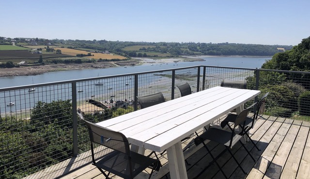 Sea/River View House at the port of La Roche Jaune