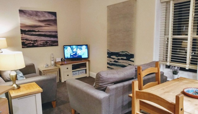 Sea Rock 8 Sleeps 4, Two Bedrooms. Balcony, Sea Front Views + Free WiFi.