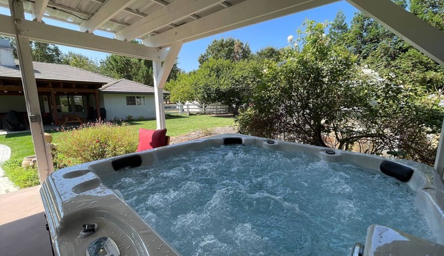 Sea Rock Ranch-Wine Country Living at it's Best! Pet Friendly! New Spa!