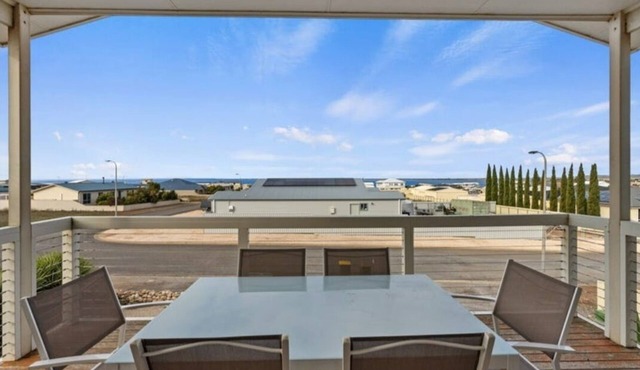 Sea's the Day - Spacious, Sea Glimpses from Balcony!