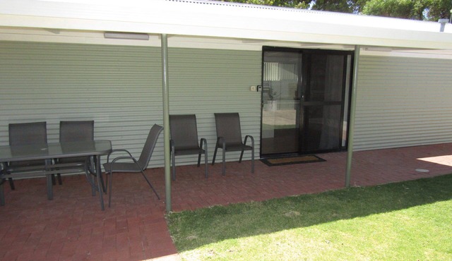 Sea Salt Apartment 3 ~ Short walk to beach! Free WiFi! newly decorated!