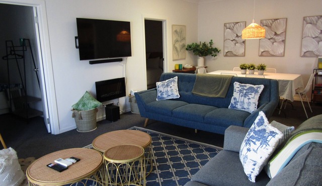 Sea Salt Apartment Main - Short walk to beach! Free WiFi! newly decorated!