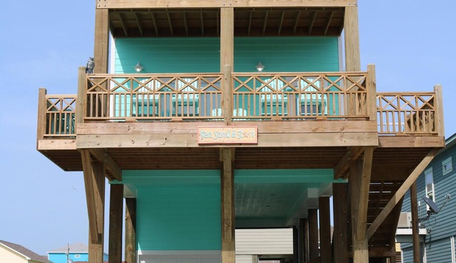 Sea, Sand & Stars - Beautiful Home, 2 minute walk to Beach