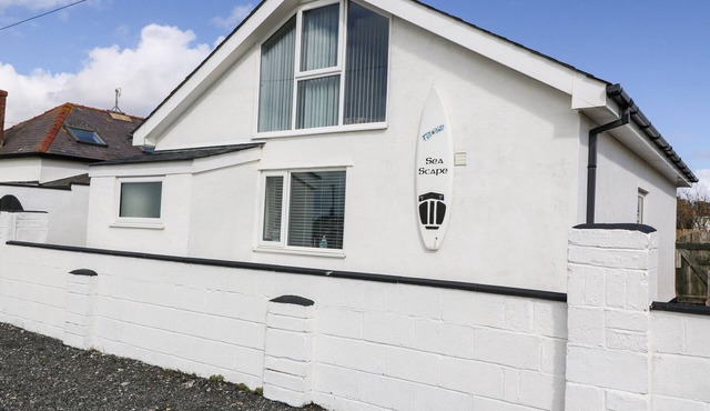 SEA SCAPE, family friendly, country holiday cottage in Dinas Dinlle