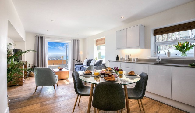 Sea Scapes – Sleeps 2/4 – Sea Views – Parking - Dog Friendly