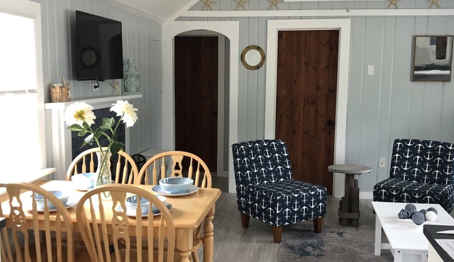 Sea Shell Cottage - central air - walk to Swan Pond. Pet friendly