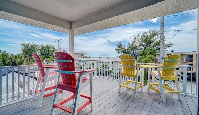 Sea Site Retreat Unit A! Great amenities nearby! Short walk to the beach!