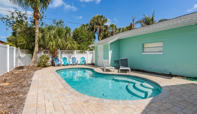 Sea Spray 4: *Heated Pool *Pet-Friendly *Steps to beach *Shops, dining close