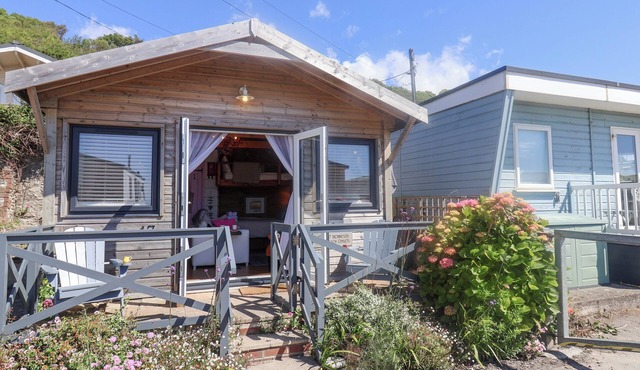 SEA SPRAY, pet friendly, country holiday cottage in Lyme Regis