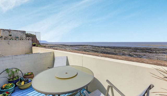 SEA SPRAY, pet friendly, character holiday cottage in Watchet