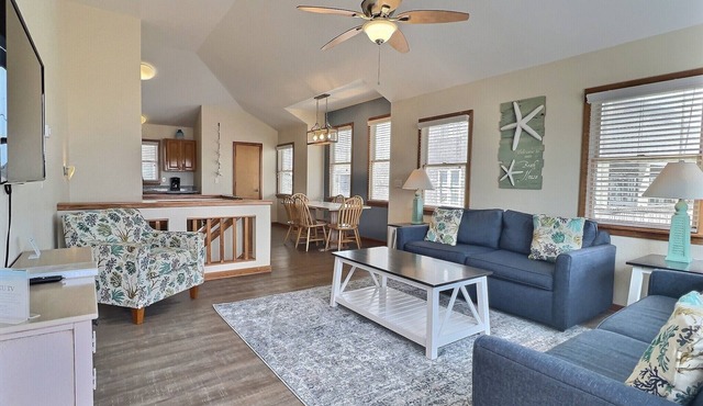 Sea Star- Ocean Views- Steps to Beach- Community Pool