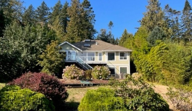 Sea to Sky Palace - Monthly rentals in off season, see description for details