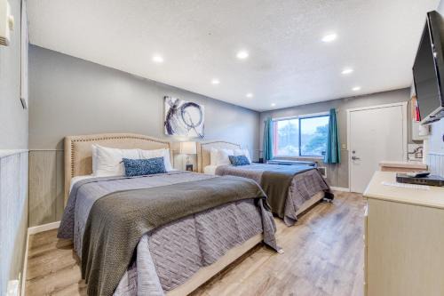 Sea Treasures Inn #104