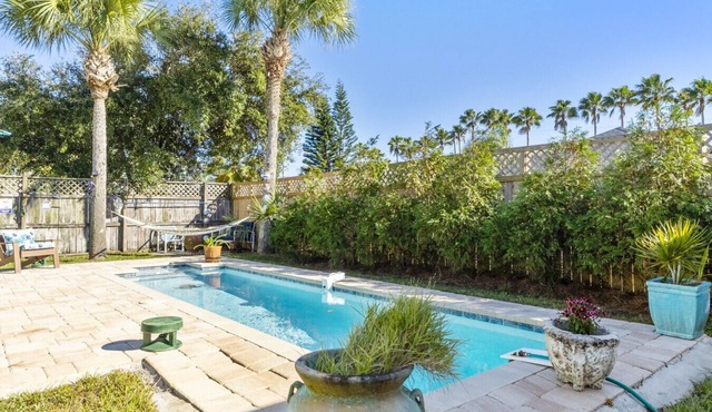 Sea Turtle Beach Cottagen2/2 with bikes and pool