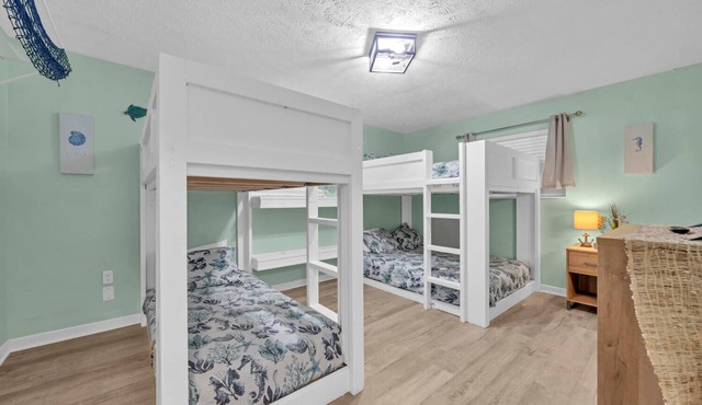 Sea Turtle ~ Cozy getaway less than 1/4 of a mile from the beach!