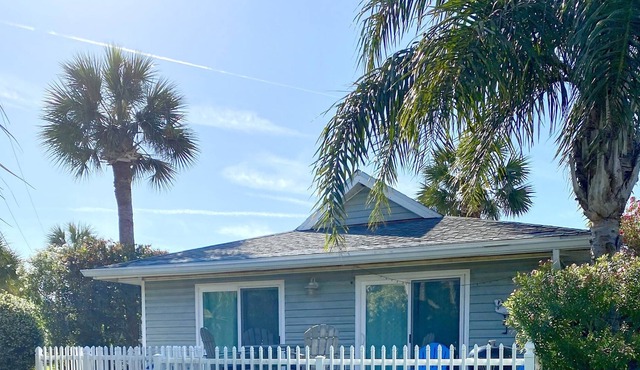 Sea Urchin Cottage Bring your family! Surf Crest, bunk beds, Steps to the Beach