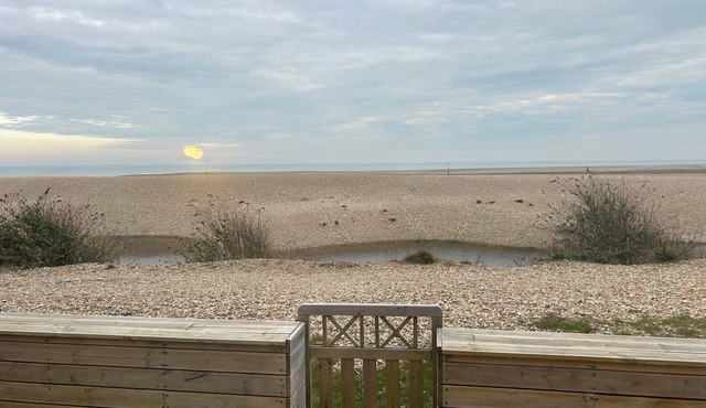 Sea Urchins Bungalow on Pagham Beachfront sleeps up to 8, Pet Friendly