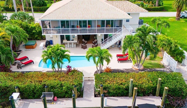 Sea View 2 bed/2 bath with private pool