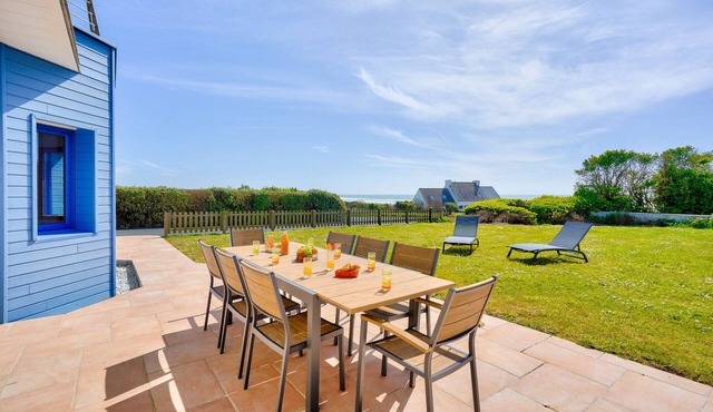 Sea view, 200m from the beach, house for 9