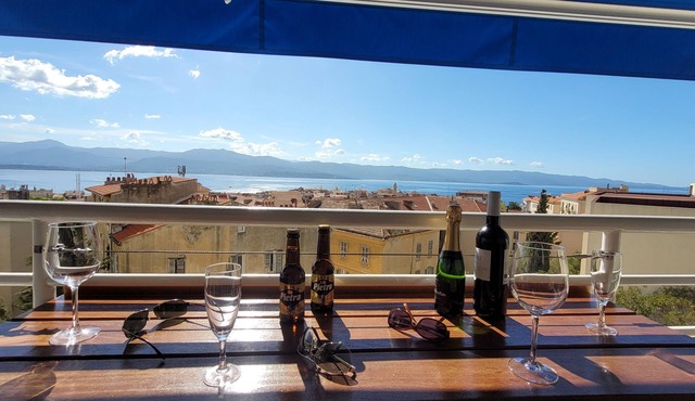 Sea view AJACCIO gulf, hyper center, private parking, elevator, fiber.