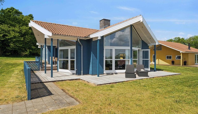 Sea view and calm in lovely house for 10 guests