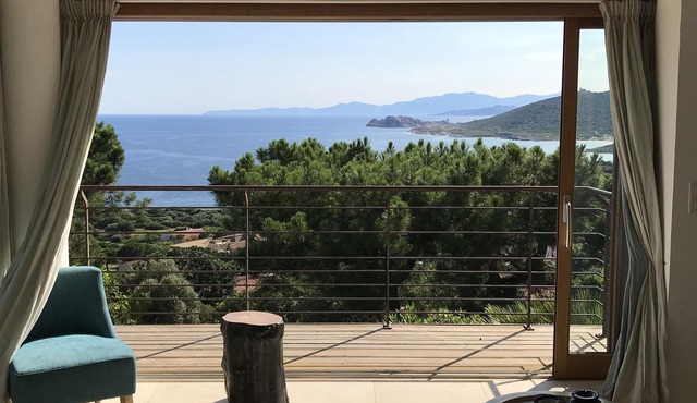 Sea view and Cap Corse, 6 minute walk to beach, n heated swimming pool , Davia