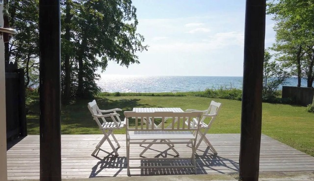 Sea view and private beach in first row