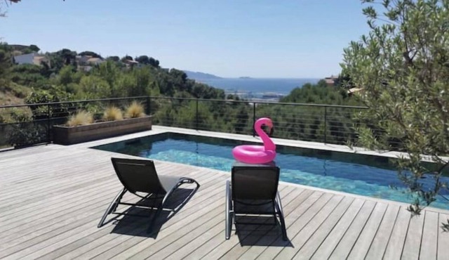 Sea ​​view and quiet greenery