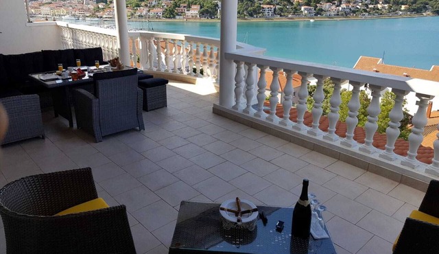 Sea view and seafront Villa Dolores in Tisno on the Dalmatian coast