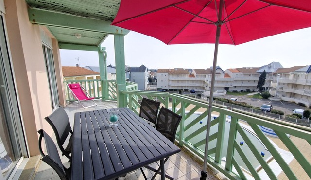 Sea View Apartment with Pool & Tennis Court, 2BR, 6 Guests, Châtelaillon-Plage