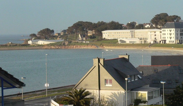 Sea view apartment, 2-4 pers, 50m from the beach, pink granite coast, paimpol bay.