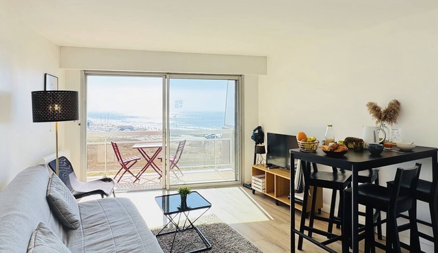 Sea view apartment at the foot of Merlimont beach