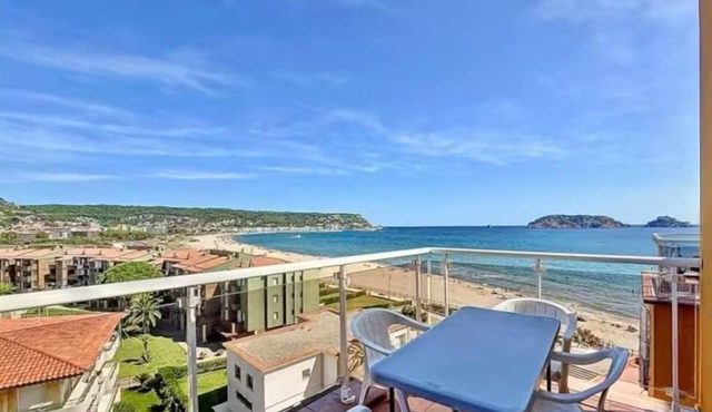 Sea view apartment (pet friendly)