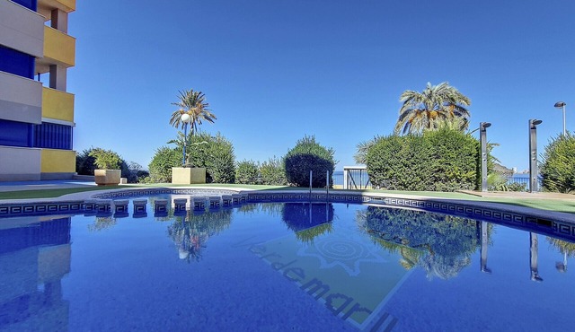 Sea View apartment, Pool, Parking and Wi-Fi