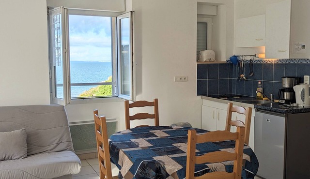 Sea view apartment close to restaurant and hiking trail