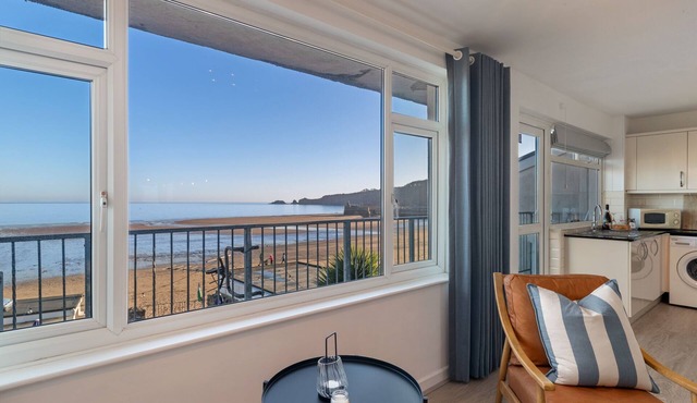 Sea View Apartment - Sea Front Apartment