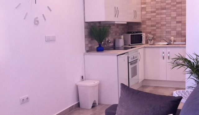 Sea View Apartment With Nearby Shops Sports Complex Restaurants & Beachbars