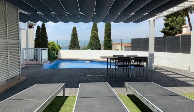 Sea view apartment with private pool