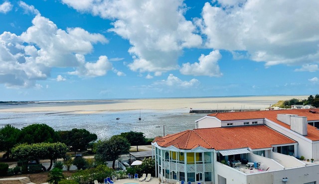 Sea view apartment with pool, 4 people