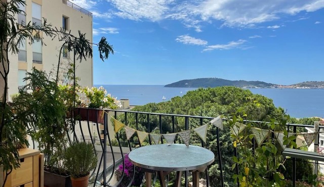 Sea view apartment with terrace, 3bedroom, 200m from Mourillon beaches