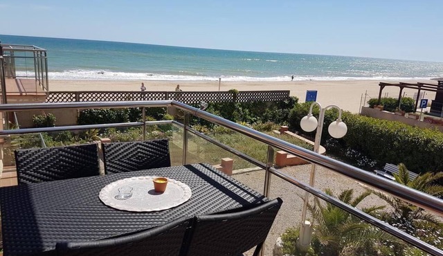Sea View Apartment with terrace and swimming pool