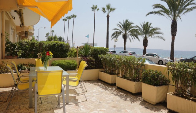 Sea view, Beach-Front Cannes Apart, Central, 2 Bed/2 Bath,A/C,Parking, Wifi