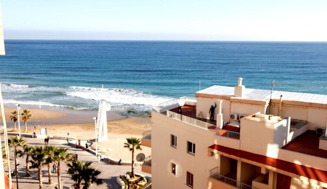 Sea view, Costa Blanca, close to shops, restaurants, and beach 45m