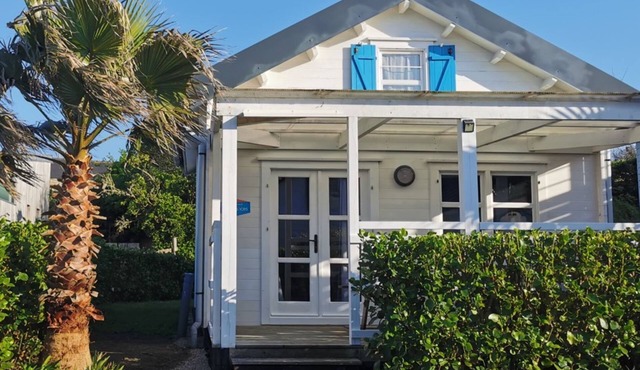 Sea view cottage in Brittany: beaches and GR 34 footpath 150 m away.