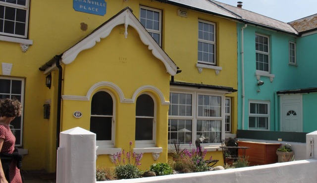 Sea View Cottage, The Little Yellow Cottage By the Sea
