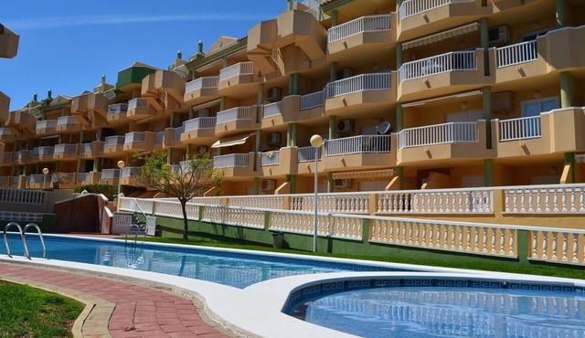 Sea view apartment, free wifi, satellite tv, communal pool, balcony