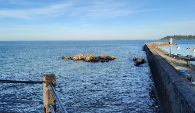 Sea view apartment at the foot of the port and beaches