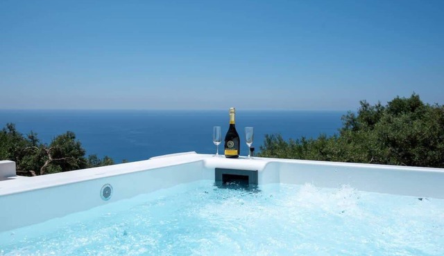 Sea View, Hot Tub, Lichnos Beach & Parga Parking