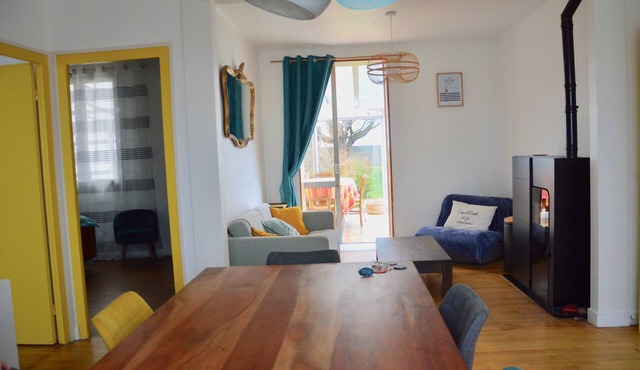 Sea view house with garden 100m from the beach